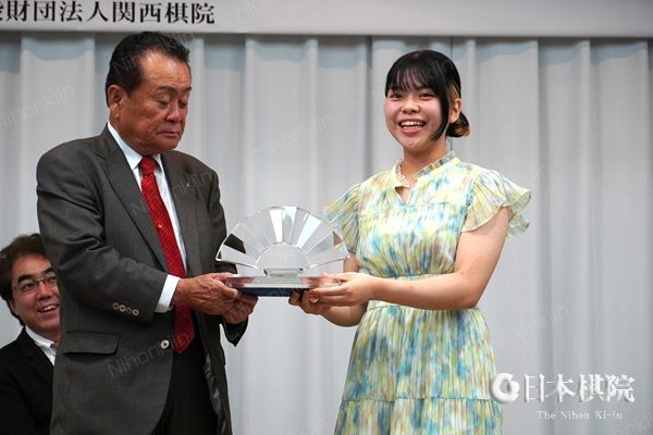 上野梨纱击败卫冕冠军藤泽里菜 首夺日本扇兴杯冠军