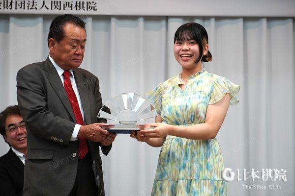 上野梨纱击败卫冕冠军藤泽里菜 首夺日本扇兴杯冠军