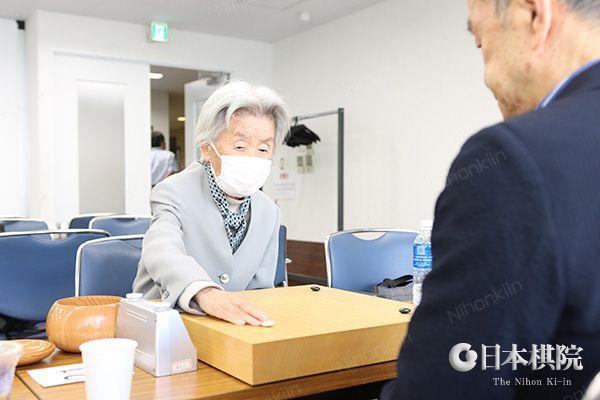 98岁杉内寿子宣布退役 成为首位日本女性九段棋手