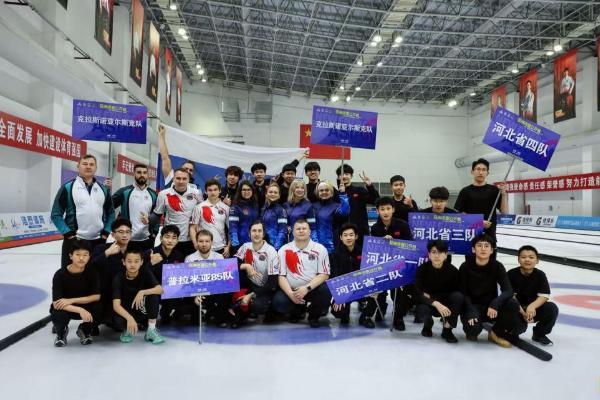 2025亚洲冰壶公开赛北京站 35支队伍冰上“棋局”智慧对决