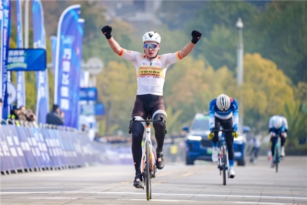 环湖逐风，决胜春城！滇池之畔见证荣耀收官 