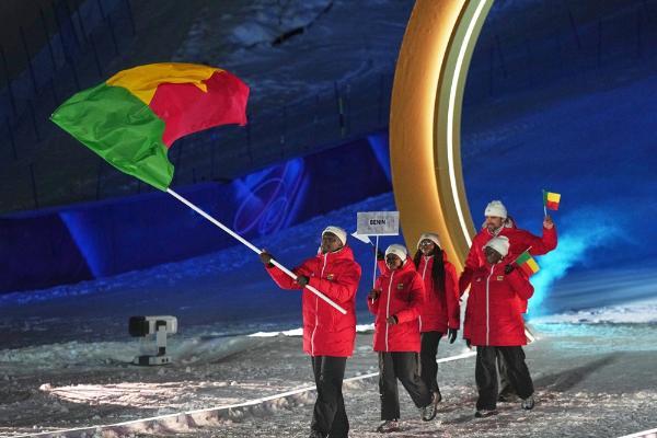 米兰冰雪盛会圆满闭幕，匹克实力军团亮眼战绩闪耀米兰 