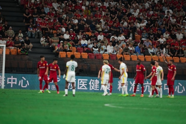 同一夜，同一位赞助商：当重庆铜梁龙遇上北京国安，“康玛士德比”成中超新话题