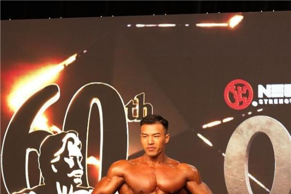 从Day1到中国健体第一人：没有人天生就是何局 