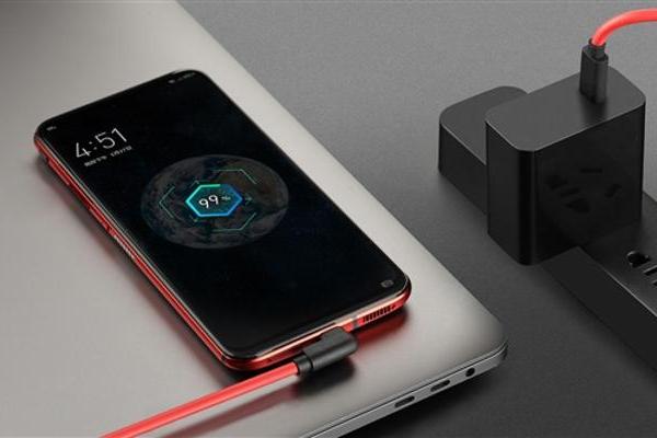 红魔5G发布后 黑鲨CEO放出黑鲨3海报：分享新鲜事_TOM资讯