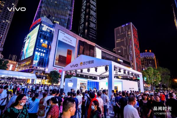 vivo X70系列首销路演亮相重庆观音桥 多重福利引抢购！