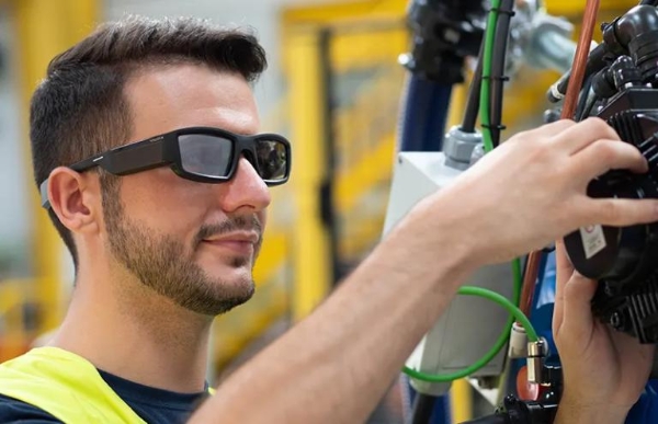 AR光学器件解决方案商Vuzix推出新款智能眼镜“Blade 2”