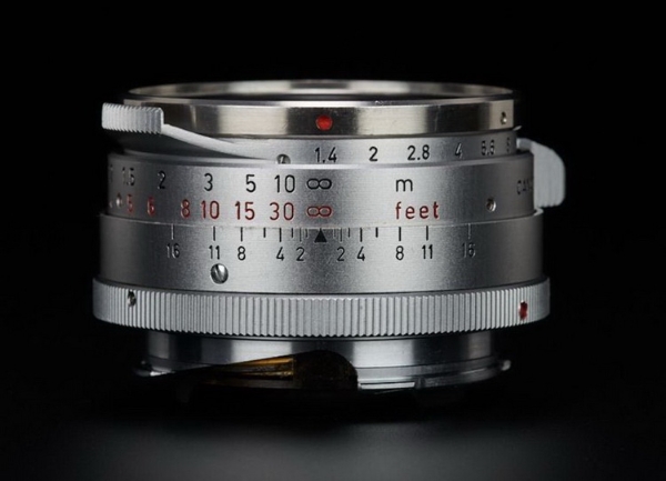 Leica-Summilux-35mm-f1.4-V1-Steel-Rim-lens-reissue-2.jpg