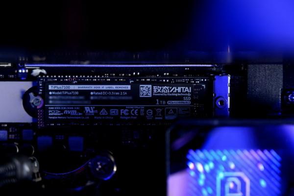 NVMe SSD中的“卷王” 致态TiPlus7100固态硬盘