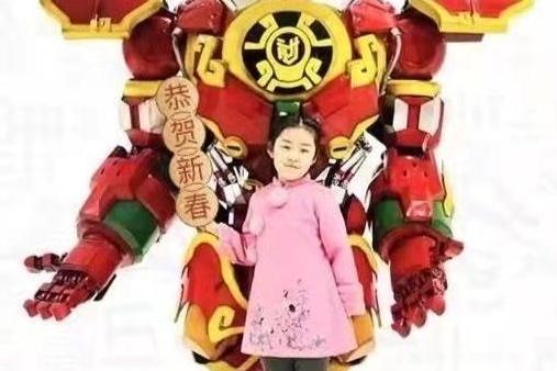 十岁女儿参加设计 孙世前打造机甲兔齐齐再度登上春晚