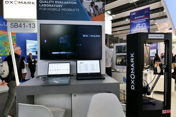 MWC2023 | DXOMARK部署机器人 展示测试手机电池续航