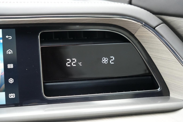 车身低趴 空间却很大 体验腾势N7 纯电中型猎跑SUV天花板？