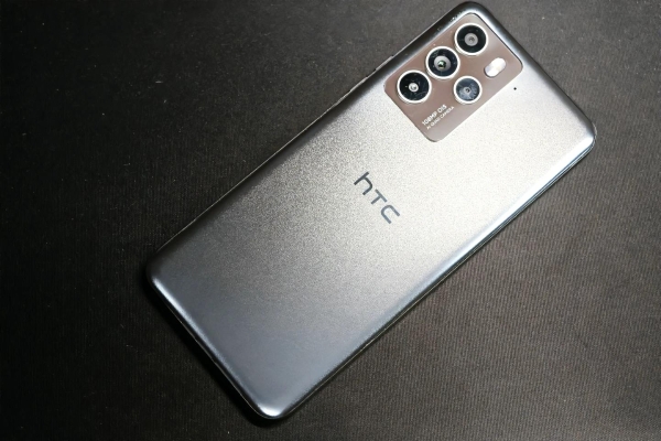 昔日安卓之王 疑似HTC新机真机照曝光：1亿像素+骁龙7Gen1