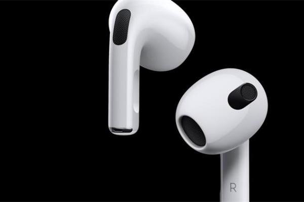 苹果或今年发布两款AirPods 4，高配版充电盒配有扬声器及主动降噪