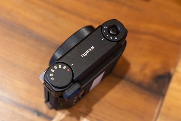 富士instax发布mini 99一次成像相机 6种色彩效果玩转流光艺术