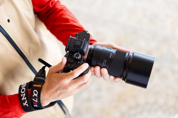 腾龙发布90mm F/2.8微距镜头 索尼、尼康卡口10月同步上市