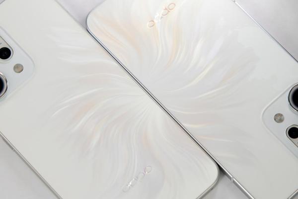 OPPO Reno14系列「人鱼姬」图赏：流光幻影工艺打造幻彩鱼尾