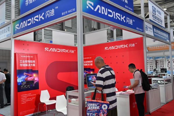 覆盖工业至车规级，闪迪专业闪存存储设备亮相IOTE 2025