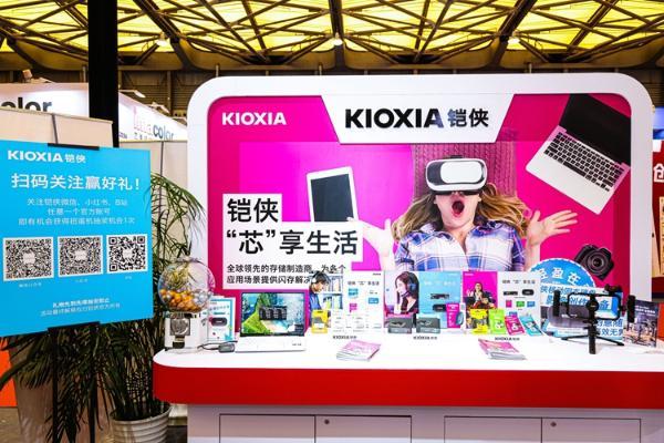 铠侠携XD20固态移动硬盘亮相P&I 2025：vlog博主秒变扩容达人