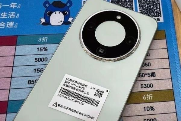 荣耀X70真机曝光：圆环摄像模组设计+1.5K直屏