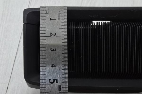 AMD胎死腹中的顶级显卡——“7990 XTX”散热器曝光，3x8Pin供电
