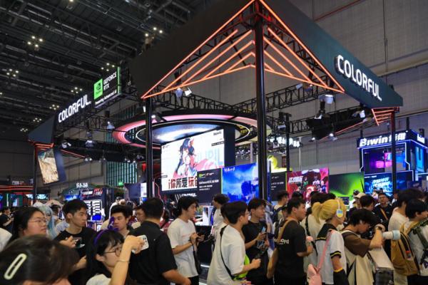 七彩虹携iGame柒小希硬件套装亮相BW2025：让PC与二次元完美融合