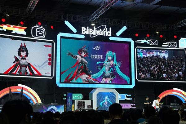 “败家之眼”名不虚传！ROG在BW2025展示豪华MOD主机，并发布初音联名全家桶