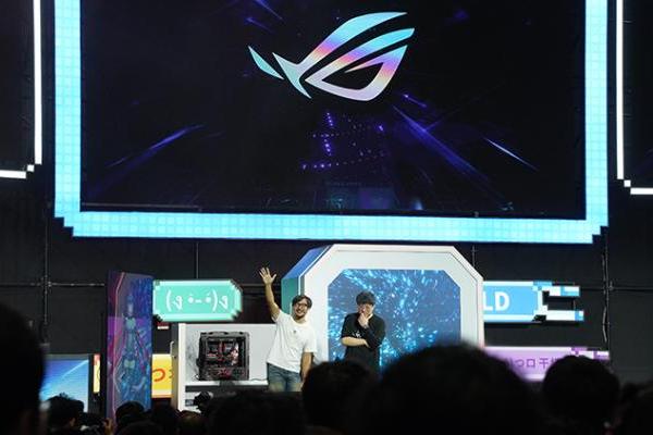 “败家之眼”名不虚传！ROG在BW2025展示豪华MOD主机，并发布初音联名全家桶