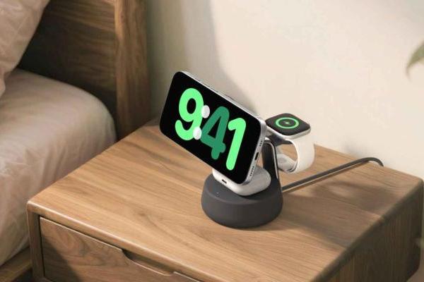 iOS 26 更新将为 iPhone 16 机型添加 Qi 2.2 支持