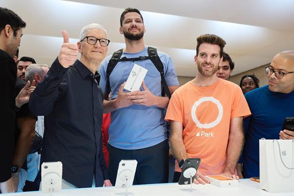 我咋不太信呢？苹果CEO库克称iPhone 17系列涨价与关税无关