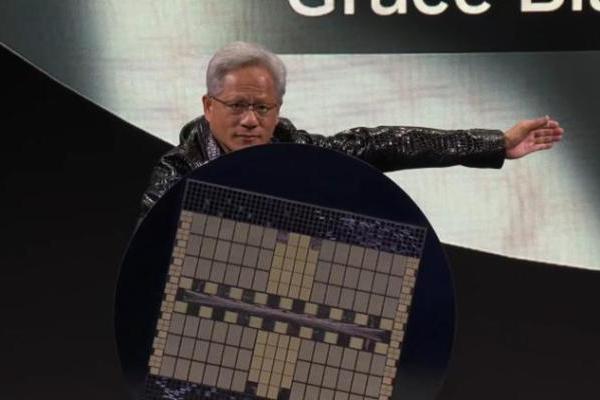 ​NVIDIA发布LLM专用GPU：3倍注意力提升，26年发布