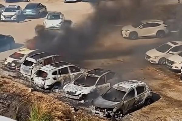 阿维塔06起火，引燃旁边7台车？两个疑点等待解答