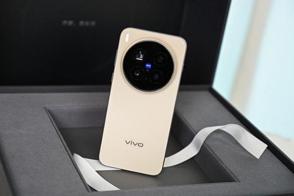 vivo官宣，X300 Pro将首发搭载云台级主摄LYT-828