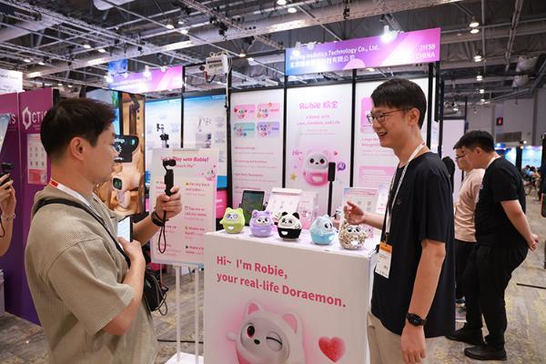 让机器人更有“活人感”，“糯宝”陪伴机器人亮相CTIS2025