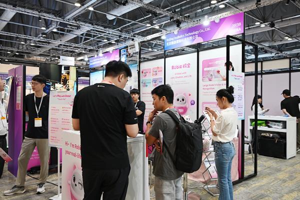 让机器人更有“活人感”，“糯宝”陪伴机器人亮相CTIS2025