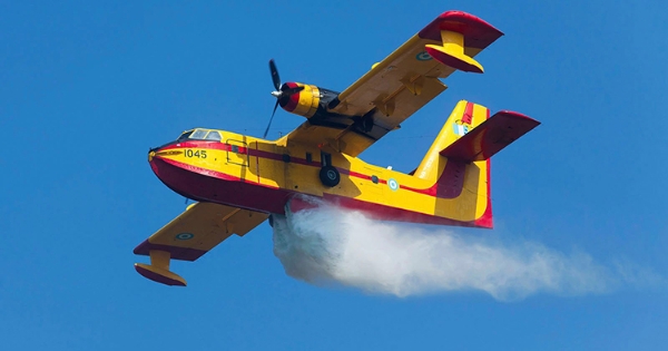Super-Scooper-Plane.jpg