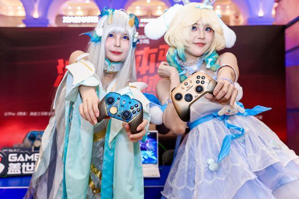 玩游戏更丝滑！2025全民电竞嘉年华，盖世小鸡手柄成功种草新玩家