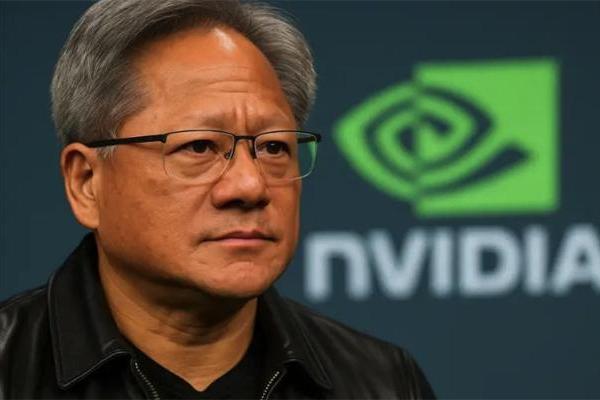 英伟达 CEO 黄仁勋：美国在AI领域将输给中国
