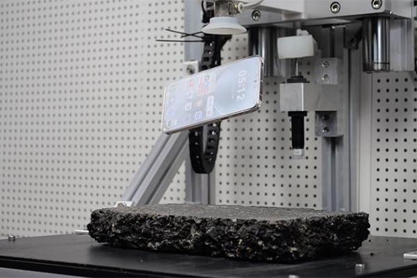 苹果、华为、小米的Pro Max谁最耐摔？博主花2万血本购机自测