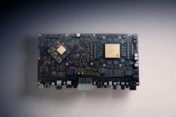 蔚来芯片见到回头钱了？智驾芯片开始技术外供！