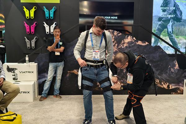 CES傲鲨专访：从工业到大众，外骨骼如何真正走进普通人的生活？