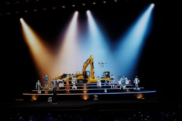 英伟达CEO黄仁勋称：开源模型将改变AI ，Deepseek-R1为行业典范