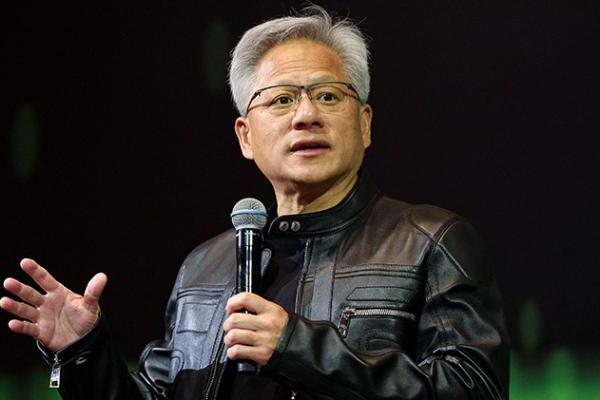 黄仁勋已到台湾，94岁台积电张忠谋罕见露面，坐轮椅与其见面