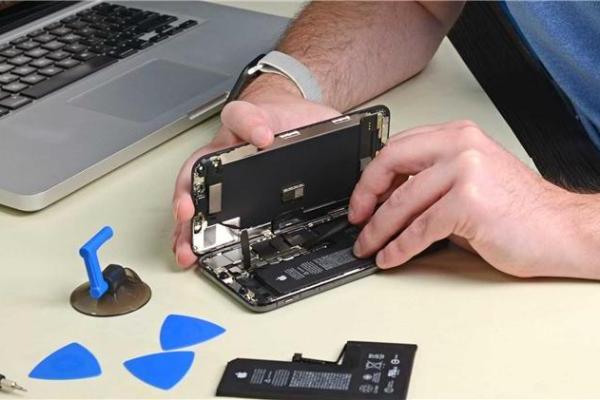 曝iPhone电池成本仅12美元：维修却要969元，外媒直言苹果宰客
