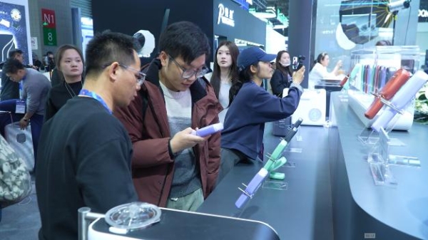 开年火了一个超级会原创的小家电品牌，叫“小威”