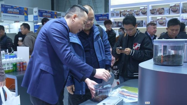 开年火了一个超级会原创的小家电品牌，叫“小威”