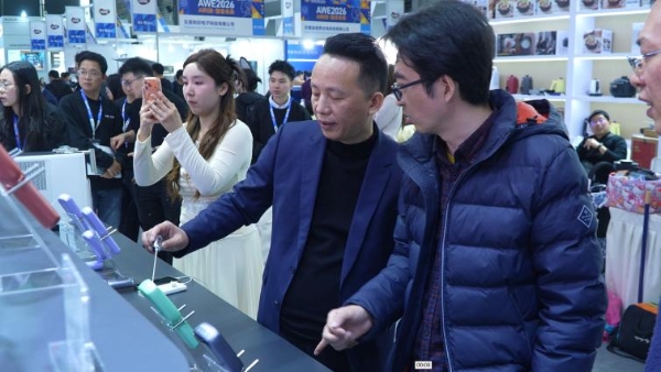 开年火了一个超级会原创的小家电品牌，叫“小威”