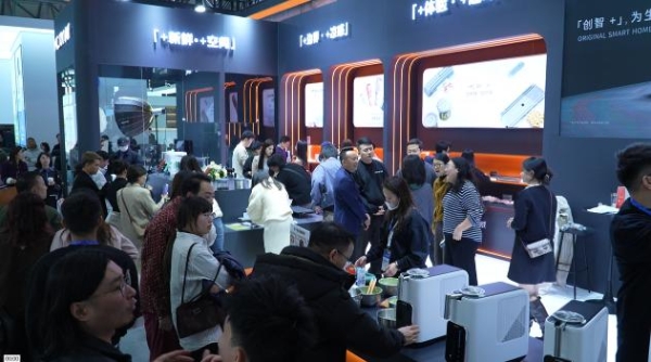 开年火了一个超级会原创的小家电品牌，叫“小威”