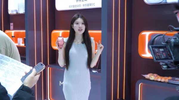 开年火了一个超级会原创的小家电品牌，叫“小威”