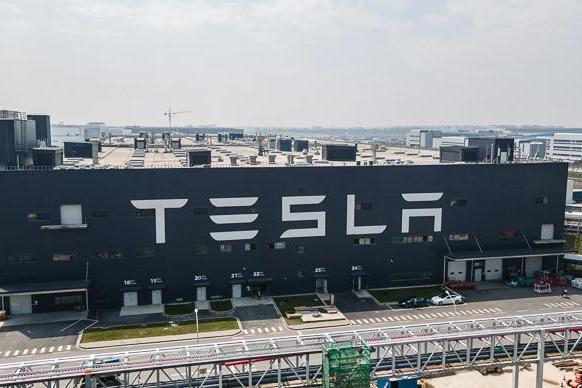 终于不用再当冤大头！曝特斯拉FSD第三季度将会在中国推出